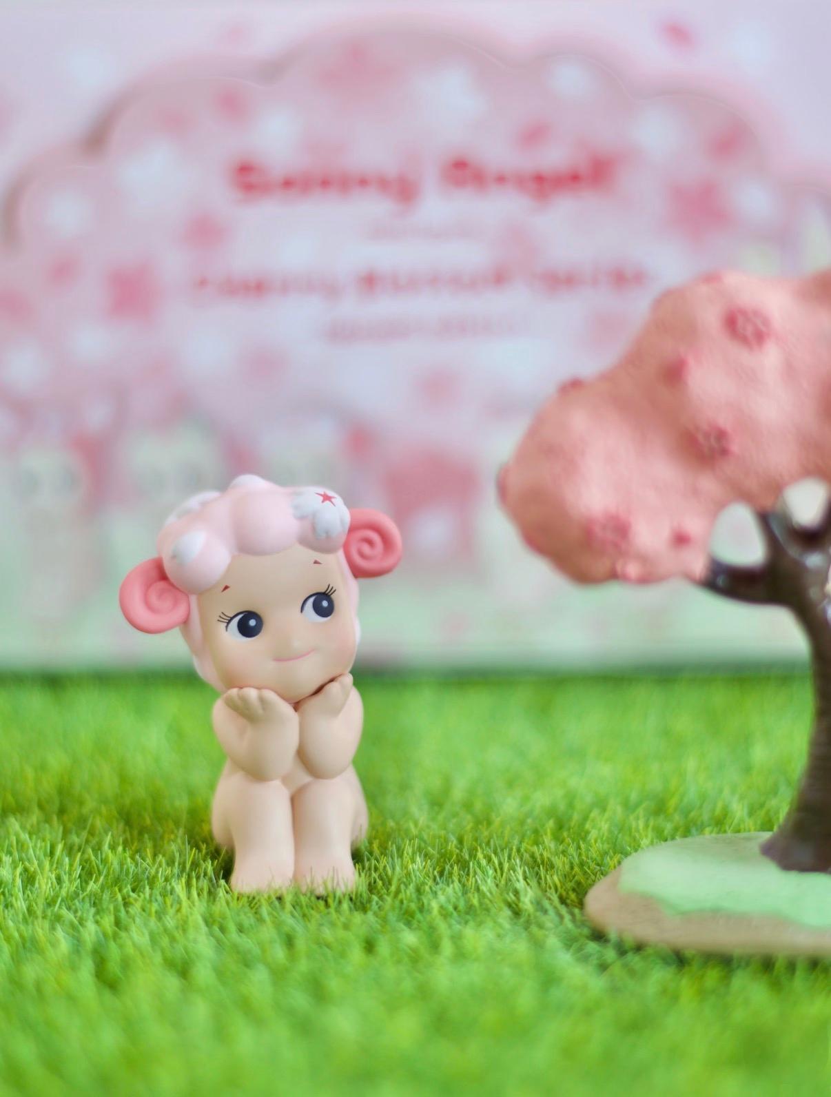 Sonny Angel Cherry Blossom Sitting Series - Chainswhisper